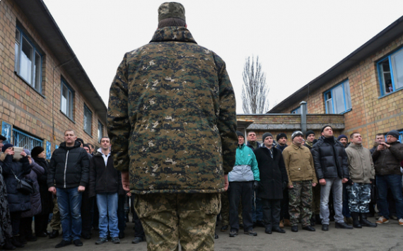Призыв на срочную службу планируют отменить на Украине